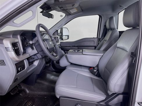 New 2026 Ford F250 XL w/ XL Chrome Package image 11
