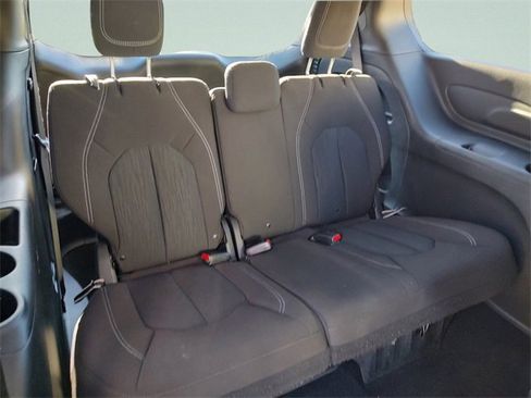 Certified 2020 Chrysler Pacifica Touring w/ S Appearance Package image 35