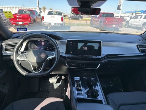 Used 2025 Volkswagen Atlas Cross Sport SE image 9