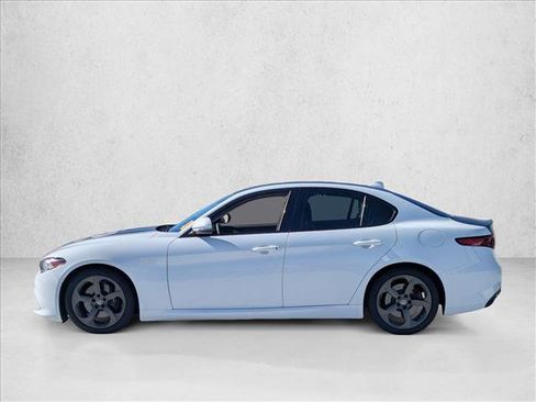 Used 2017 Alfa Romeo Giulia w/ Sport Appearance Package image 9