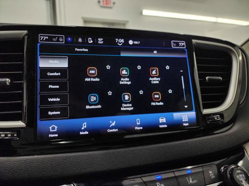 Used 2024 Chrysler Pacifica Touring-L image 52