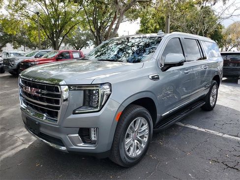 Used 2024 GMC Yukon XL SLT w/ SLT Luxury Package image 2