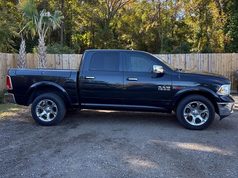 Used 2018 RAM 1500 Laramie w/ Convenience Group image 17