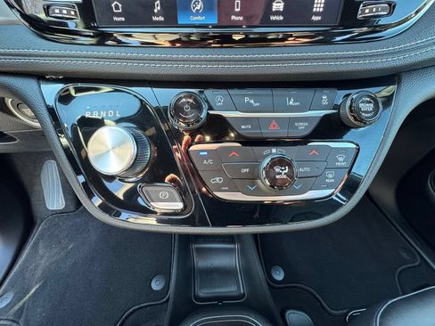 Used 2026 Chrysler Pacifica Select FWD image 24