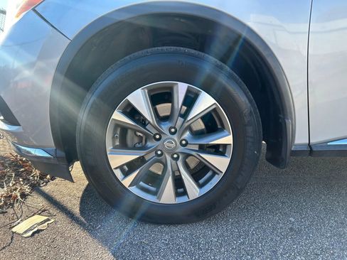 Used 2017 Nissan Murano SV FWD image 11