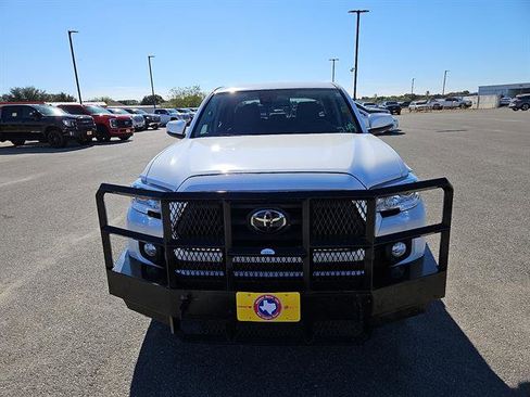 Used 2022 Toyota Tacoma SR5 image 8