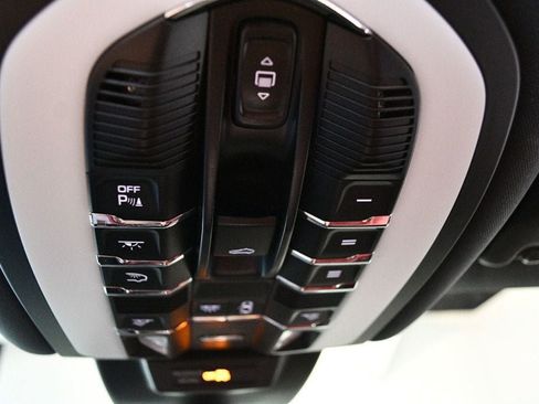 Used 2020 Porsche Macan S AWD/4WD image 60