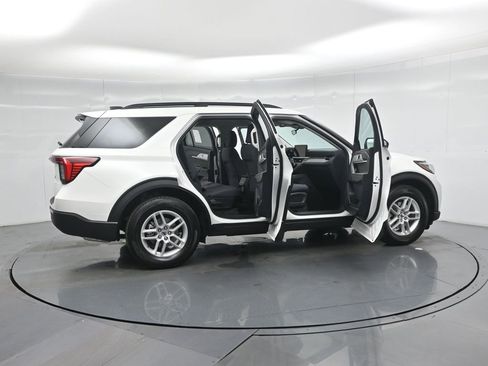 New 2026 Ford Explorer Active RWD image 4