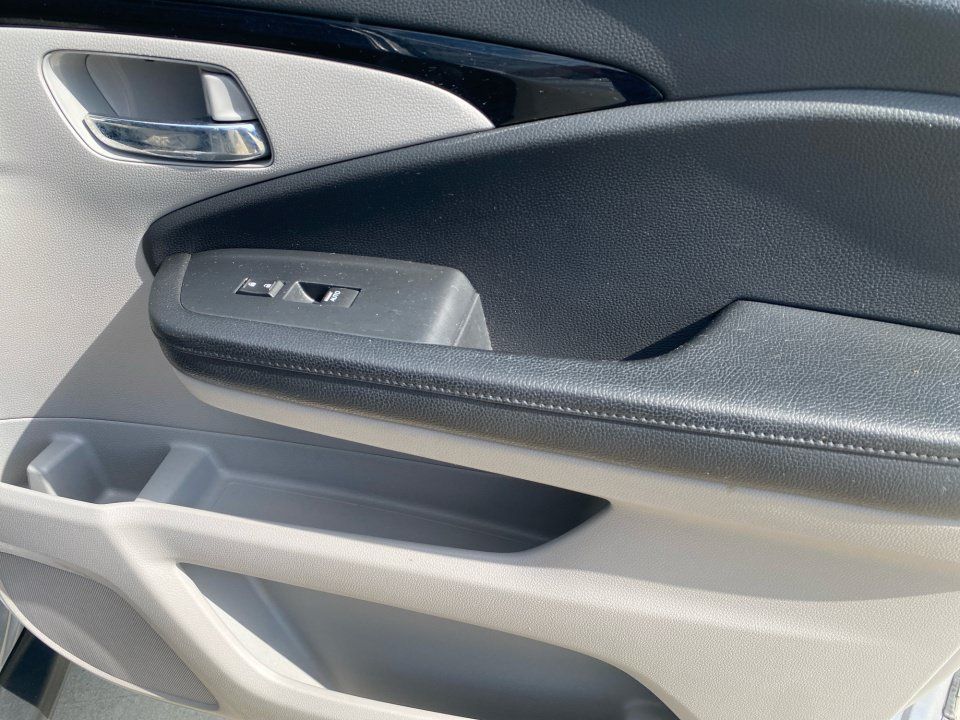 Used 2016 Honda Pilot Touring image 35