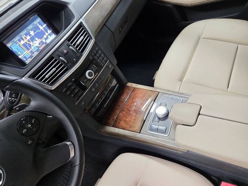 Used 2010 Mercedes-Benz E 350 Sedan image 33
