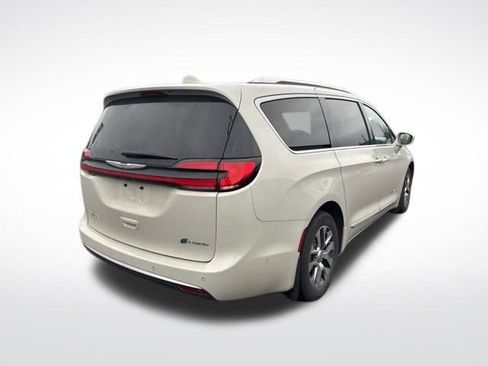 Used 2021 Chrysler Pacifica Pinnacle image 5