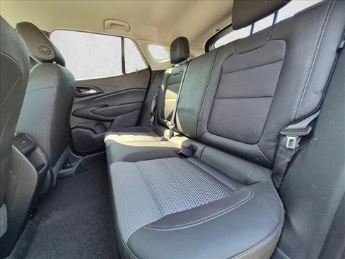 Used 2024 Chevrolet Trax LT w/ LT Convenience Package FWD image 13
