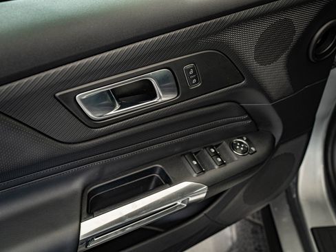 Used 2025 Ford Mustang Premium image 25