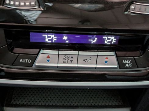 Used 2022 BMW X7 xDrive40i w/ Premium Package image 21