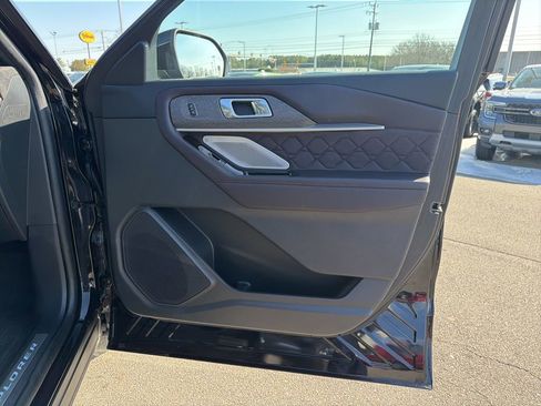 Certified 2025 Ford Explorer Platinum w/ Ultimate Package image 23