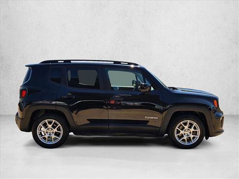 Used 2021 Jeep Renegade Latitude FWD image 4