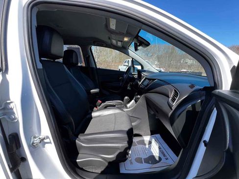 Used 2022 Chevrolet Trax LT image 13