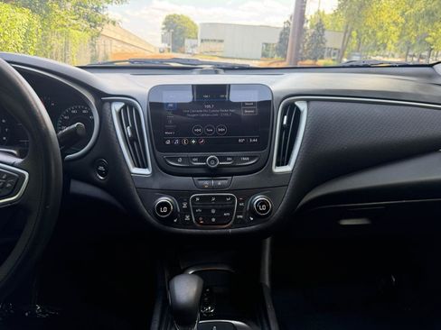 Used 2022 Chevrolet Malibu LT FWD image 24