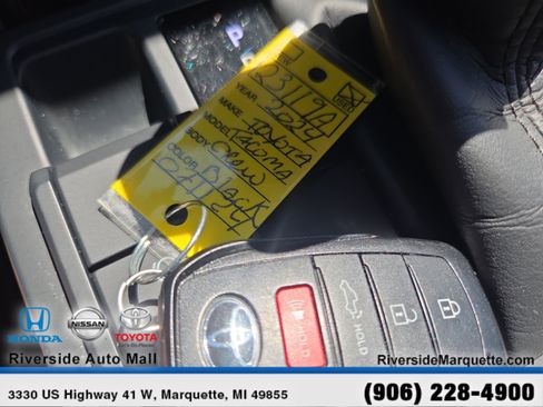 Used 2024 Toyota Tacoma Limited w/ Limited Package (LT) AWD/4WD image 27