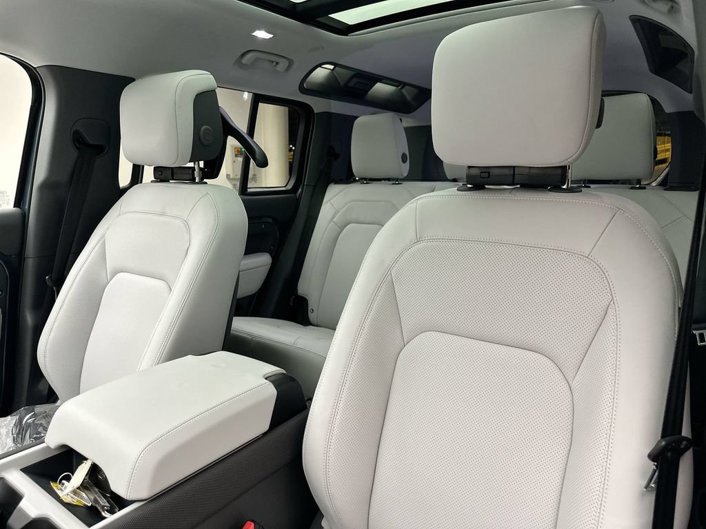New 2026 Land Rover Defender 110 S AWD/4WD image 10