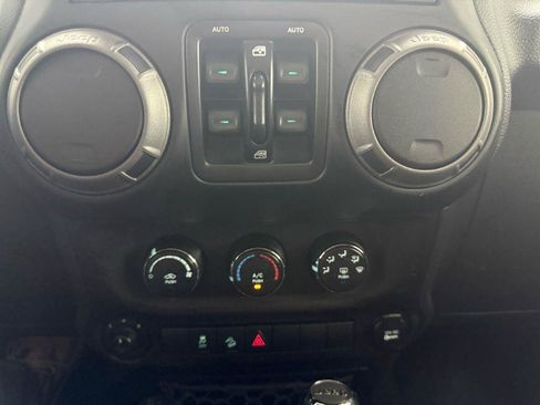 Used 2017 Jeep Wrangler Unlimited Sport w/ Quick Order Package 24S AWD/4WD image 15