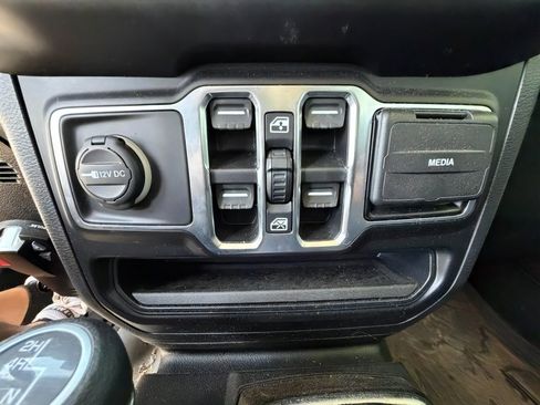 Used 2020 Jeep Wrangler Unlimited Sport S AWD/4WD image 27