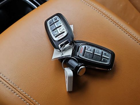 Used 2022 Chrysler Pacifica Pinnacle image 36