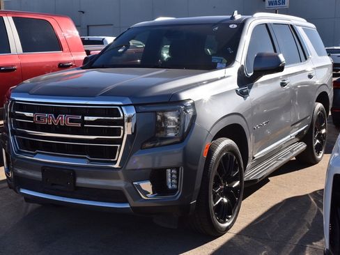 Used 2022 GMC Yukon SLT w/ SLT Premium Package image 2