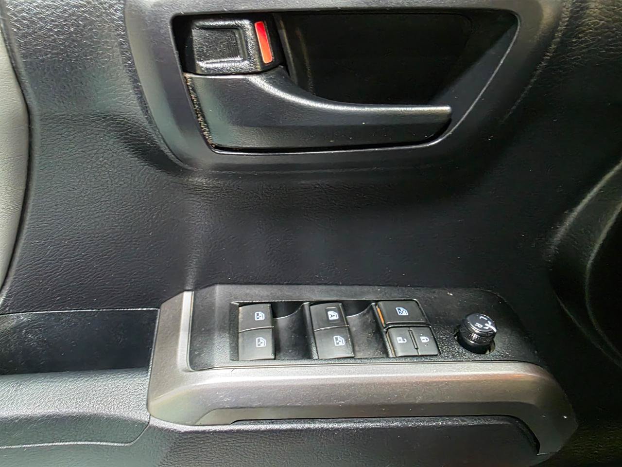 Used 2021 Toyota Tacoma SR5 AWD/4WD image 18