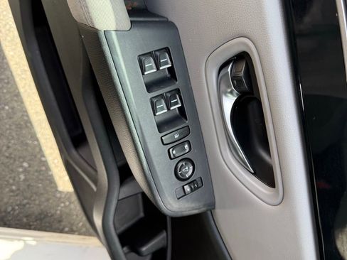 Used 2023 Honda Pilot LX image 11