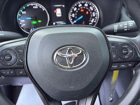 Used 2022 Toyota RAV4 LE image 16