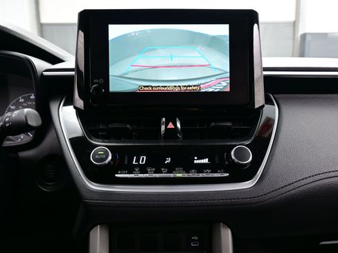 Used 2024 Toyota Corolla Cross LE image 18