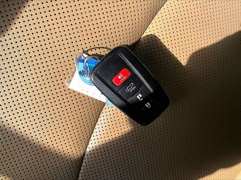 Used 2019 Toyota RAV4 Limited AWD/4WD image 11