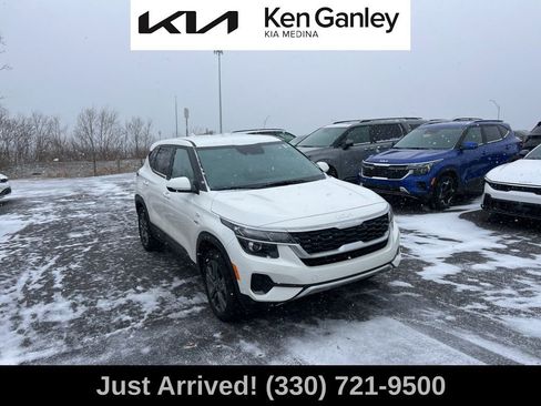 Certified 2023 Kia Seltos LX image 3