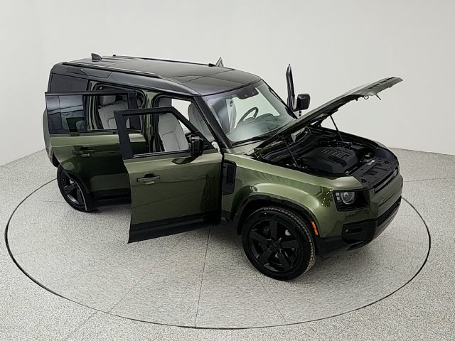 New 2026 Land Rover Defender 110 X-Dynamic SE AWD/4WD image 38