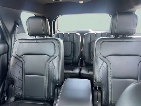 Used 2017 Ford Explorer Platinum AWD/4WD image 27