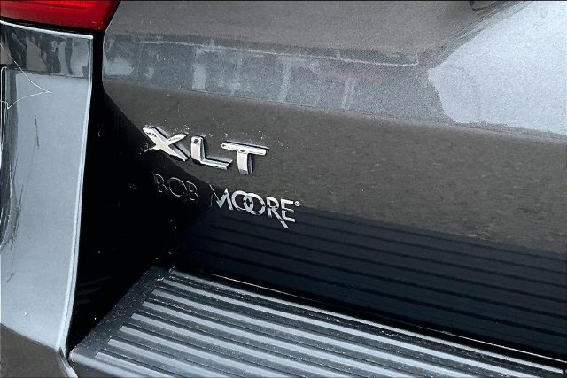 Used 2019 Ford Expedition XLT w/ Equipment Group 202A AWD/4WD image 8