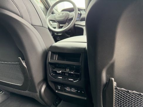 Used 2024 Jeep Grand Cherokee Limited w/ Black Appearance Package image 38