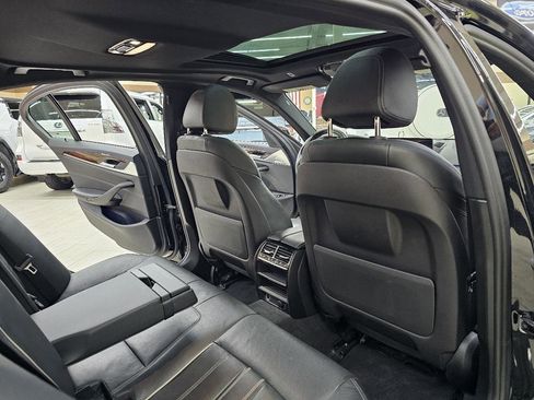 Used 2018 BMW 530e RWD image 25