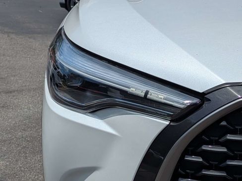 Used 2023 Toyota Corolla Cross XLE w/ Convenience Package FWD image 10