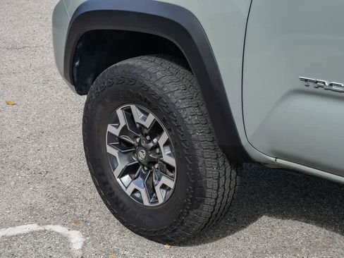 Used 2023 Toyota Tacoma TRD Off-Road w/ Technology Package RWD image 10