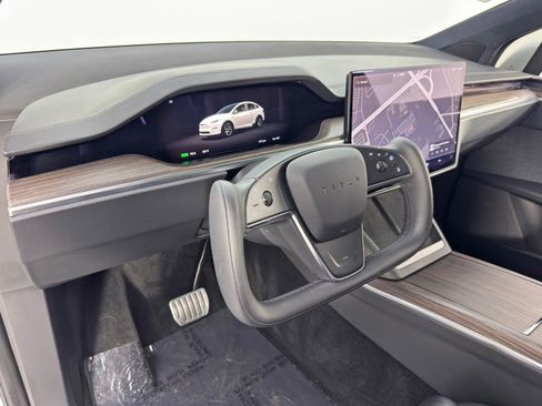 Used 2022 Tesla Model X image 13