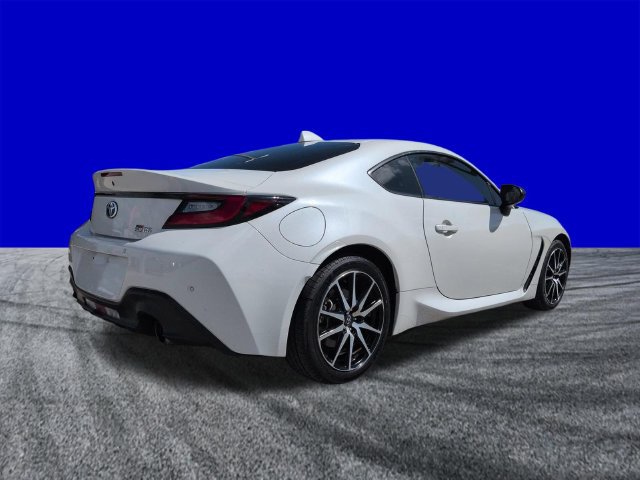 Used 2024 Toyota GR86 RWD image 4
