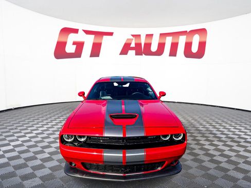Used 2015 Dodge Challenger SRT w/ Technology Group image 2
