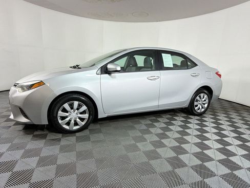 Used 2015 Toyota Corolla LE FWD image 19