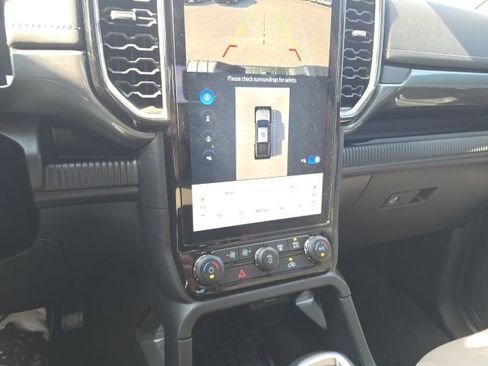 Used 2025 Ford Ranger Lariat RWD image 17