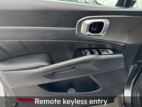 Used 2023 Kia Sorento SX image 16