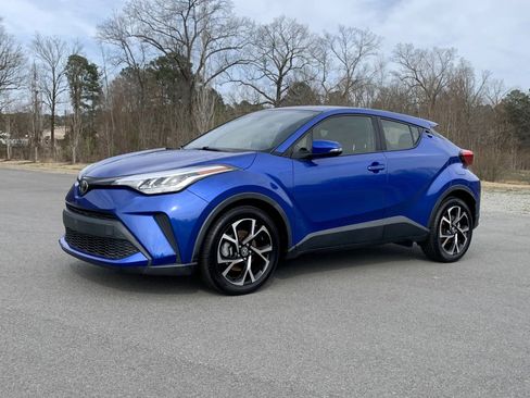 Used 2021 Toyota C-HR XLE image 3