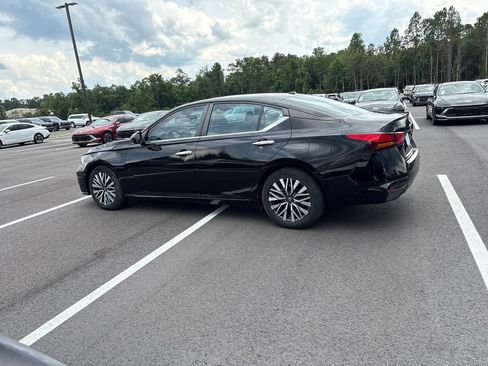 Used 2024 Nissan Altima 2.5 SV FWD image 17