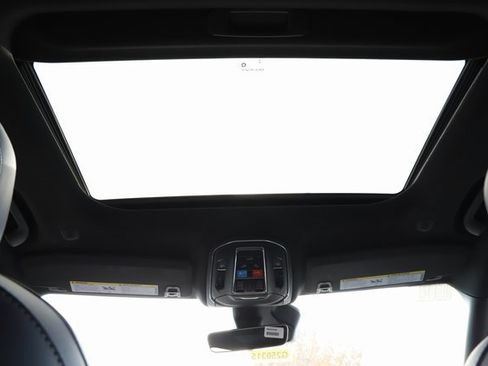 New 2025 Jeep Grand Cherokee Altitude image 18